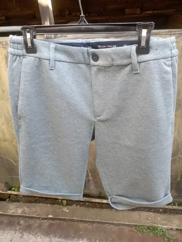 tom tailor size 34,LP: 45cm,kondisi baru,jual 100k