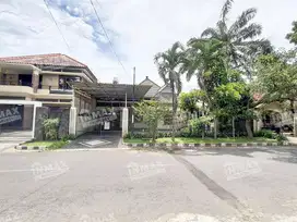 Rumah Luas 500m2 Klasik dan Bagus Disewakan di Gunung-gunung, Malang