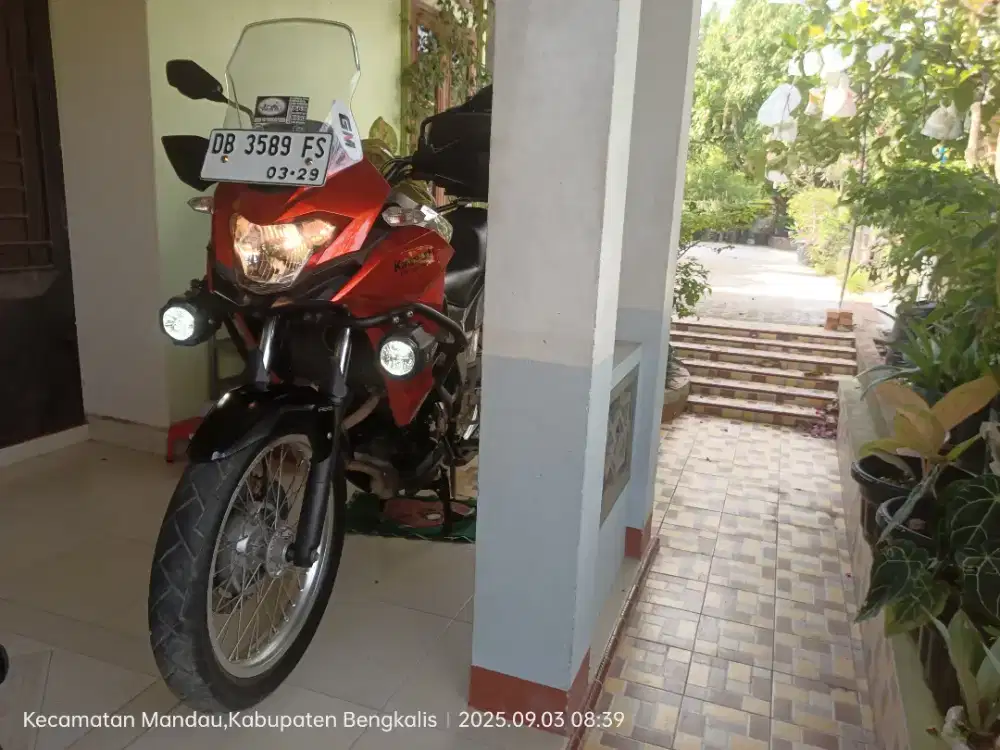 Di jual Kawasaki Versys tahun 2017 pemakaian 2019 jarang pakai