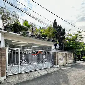 Rumah Mewah Furnished Dekat Mall Pejaten Village