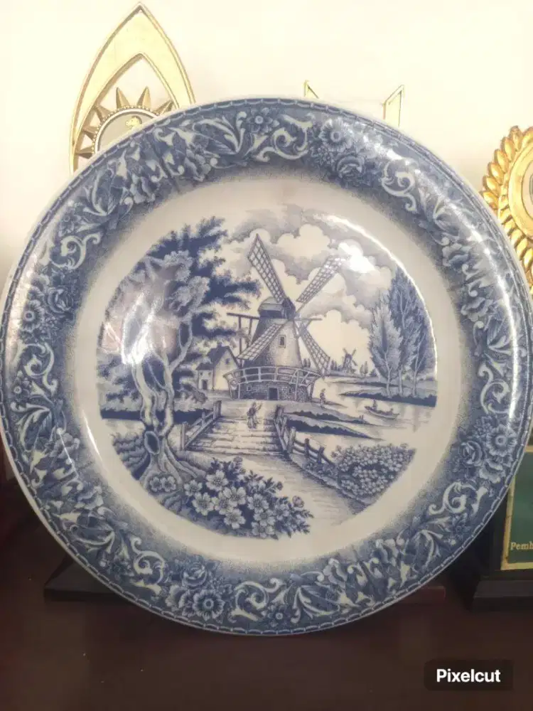 Piring antik hias Windmollen 1989