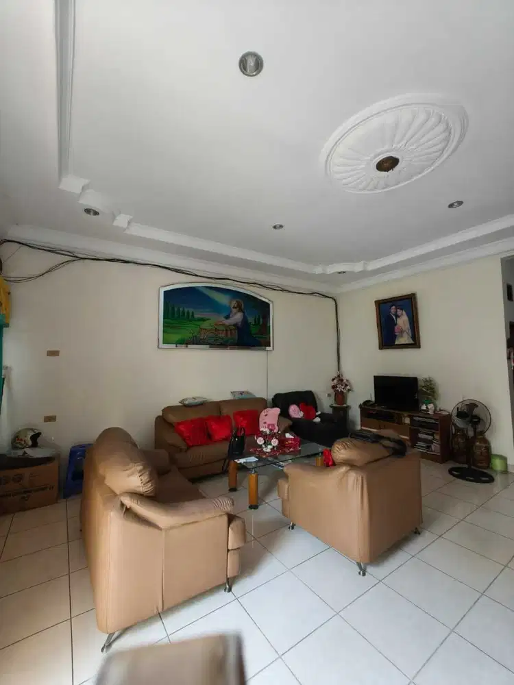 Rumah 2.5 lantai dekat Universitas Binus