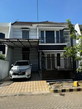 RUMAH WIGUNA REGENCY RUNGKUT MODERN TERAWAT SIAP HUNI. DEKAT MERR, TOL