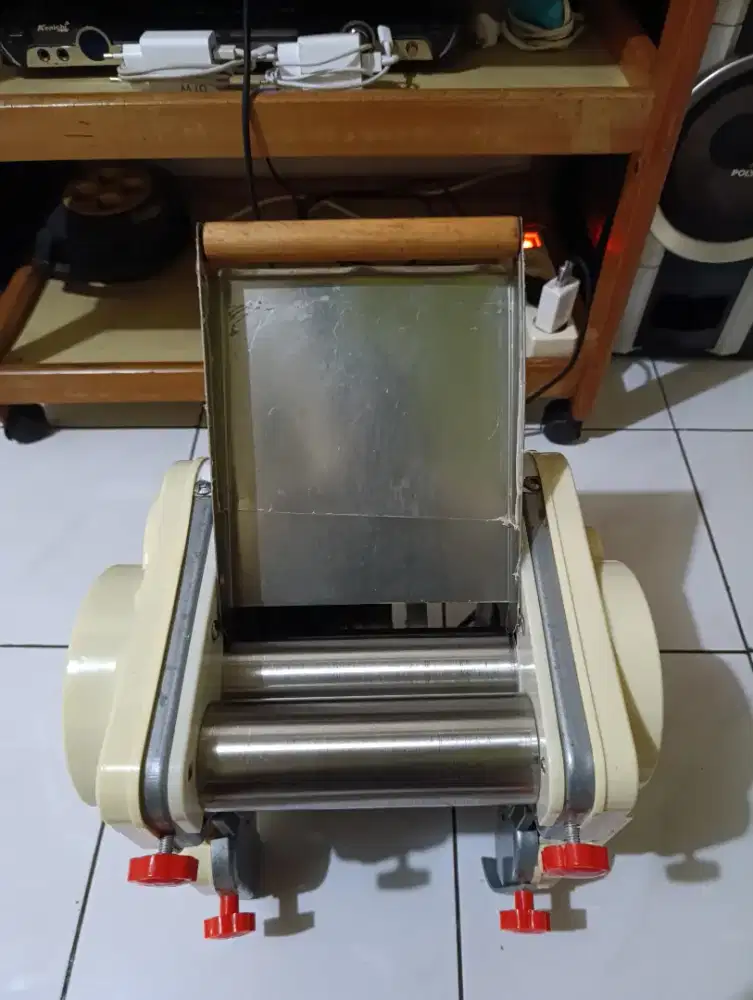 Mesin penggiling mie elektrik