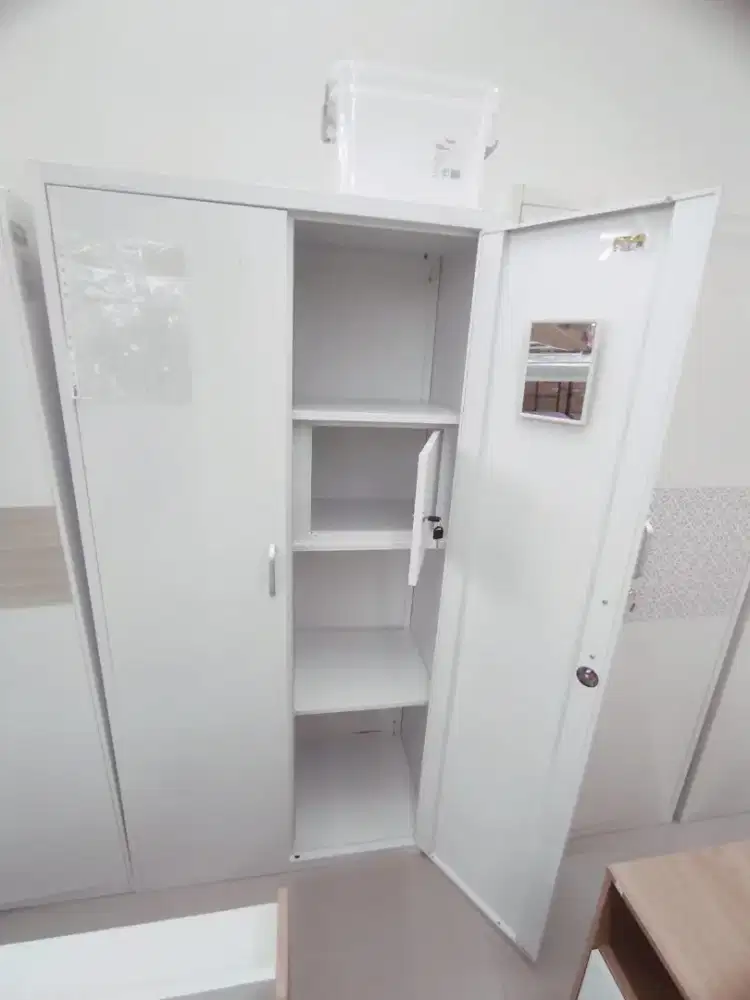 Lemari Metal Angkat Display Wyn White