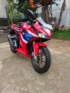 Honda Cbr 150 R Tri colour 2025 km 600 perak