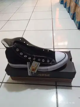 Sepatu converse tinggi