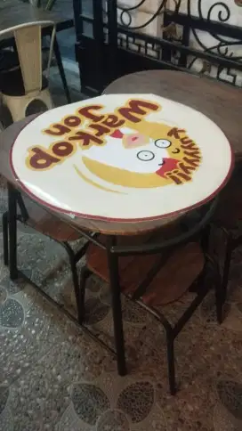 Penjaga warkop ayam cabe ijo
