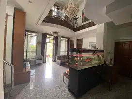 dijual rumah nyaman terawat furnish 2 lantai di gegerkalong permai