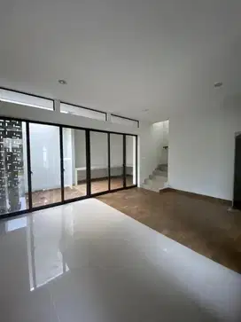dijual rumah siap huni 2 lantai di flora summarecon