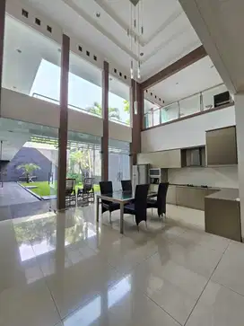 disewakan rumah mewah keren 2 lantai furnish di setra duta