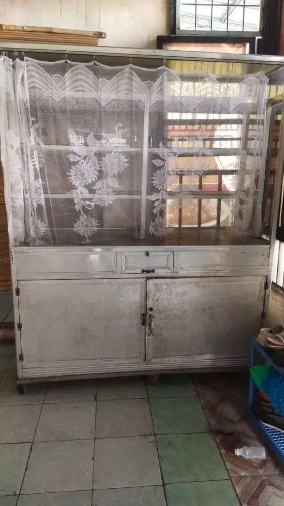 Etalase ukuran jumbo