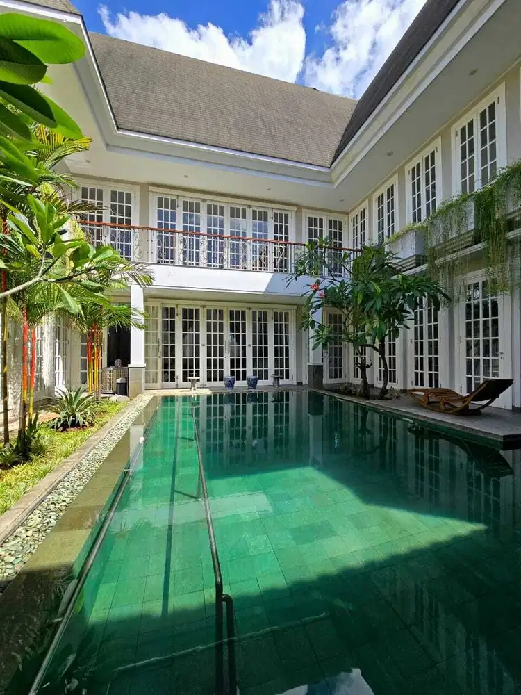 Rumah Mewah Dengan Private Pool Dan lift Di Condet Jakarta Timur