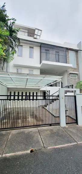 Modern Beautiful House In Menteng Kuningan