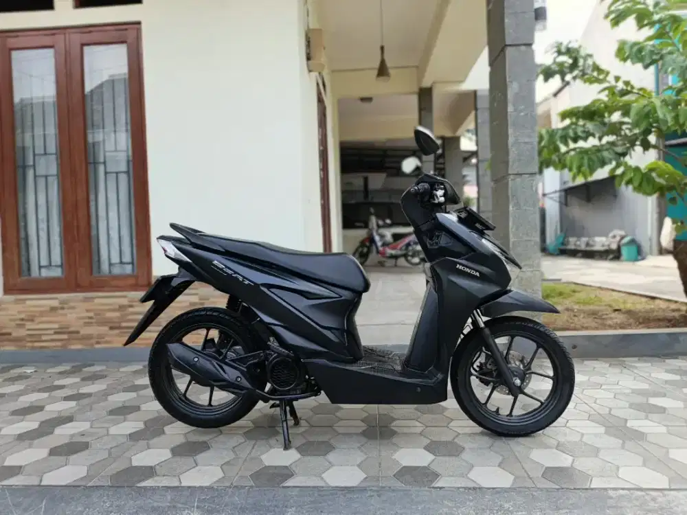 Honda new beat deluxe smartkey tahun 2024 Kondisi Bagus