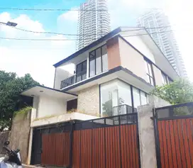 Brand New House 3 Lantai di Kemang