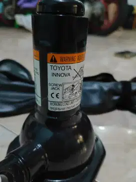 Dongkrak Toyota Innova
