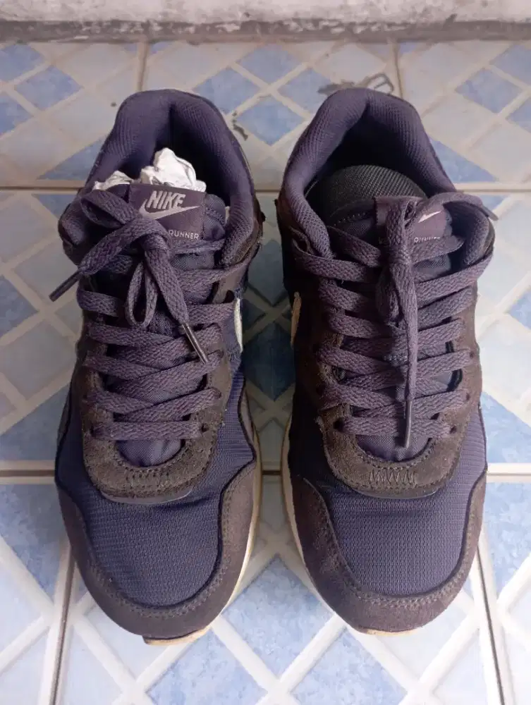 NIKE VENTURE RUNNER WOMEN MADE IN INDONESIA