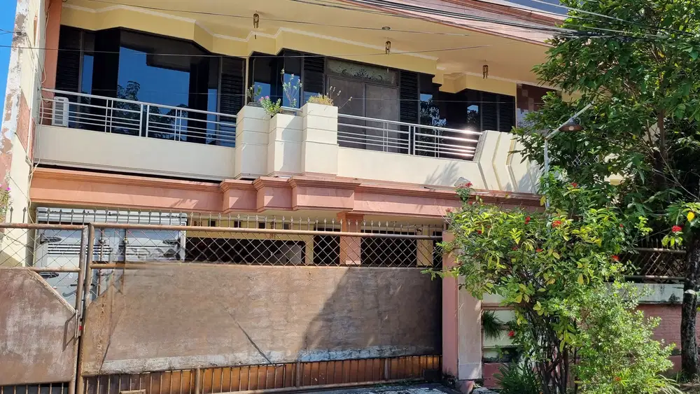 RUMAH CLASSIC MEWAH SURABAYA TIMUR!