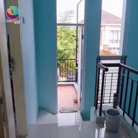 Dijual cepat rumah minimalis 2 lantai dekat tol kota wisata
