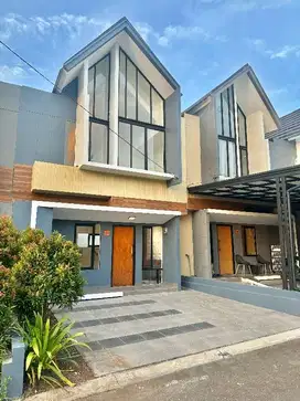 DIJUAL RUMAH LIKE NEW BARU RENOV DI TREVISTA HILLS DEPOK
