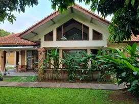DIJUAL CEPAT MURAH  RUMAH BERGAYA VILLA DI CIBUBUR