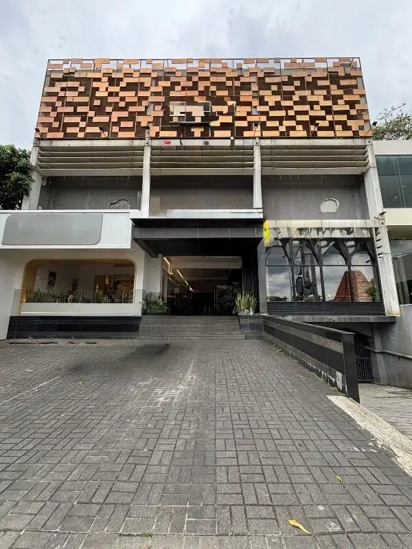 Dijual gedung komersil 3 lantai cck buat invest di kemang