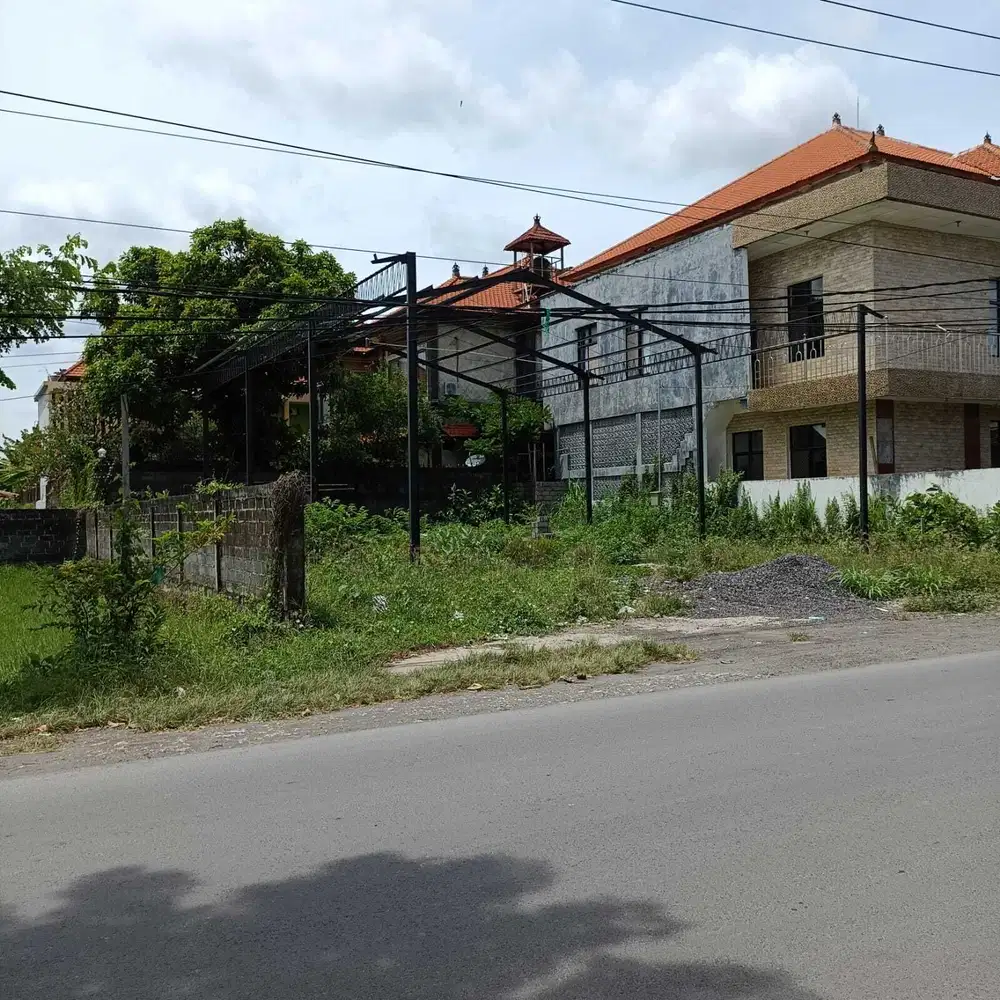 DIJUAL TANAH DI JALAN UTAMA TUKAT BADUNG RENON BALI