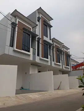JUAL Rumah 3 lantai KEPU VII modern aman dan nyaman.