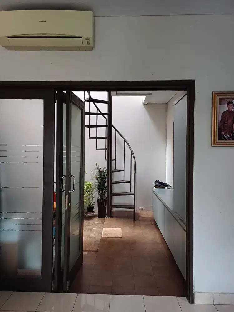 Rumah Minimalis, 2 lantai, siap huni, dekat LRT