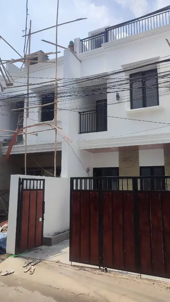 Jual Rumah Baru 2,5 Lantai Roftop Lenteng Agung Jakarta Selatan