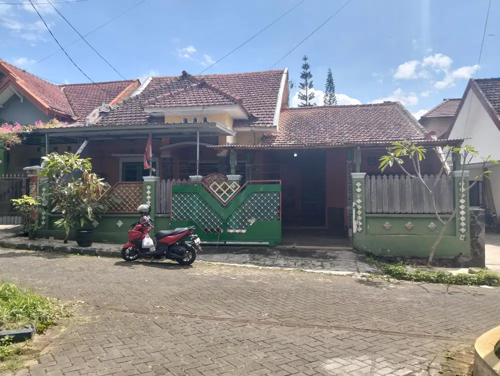 SEWA RUMAH 4 KAMAR DEKAT KAMPUS MALANG  LOWOKWARU