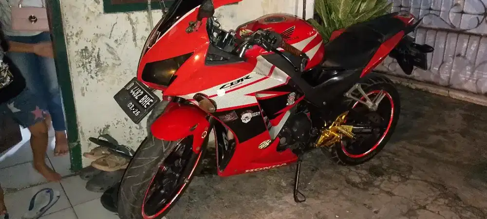 Motor Honda CBR rawatan..mesin halus..kenalpot sudah racing