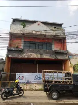 sgt. strategis. di jl raden patah ciledug