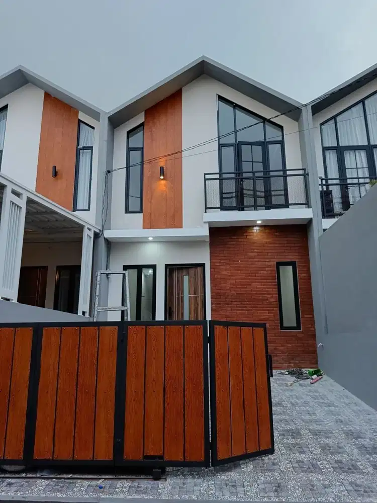 RUMAH 2LT HARGA 1LT DI DEPOK DEKAT STASIUN & TOL PINGGIR JALAN RAYA