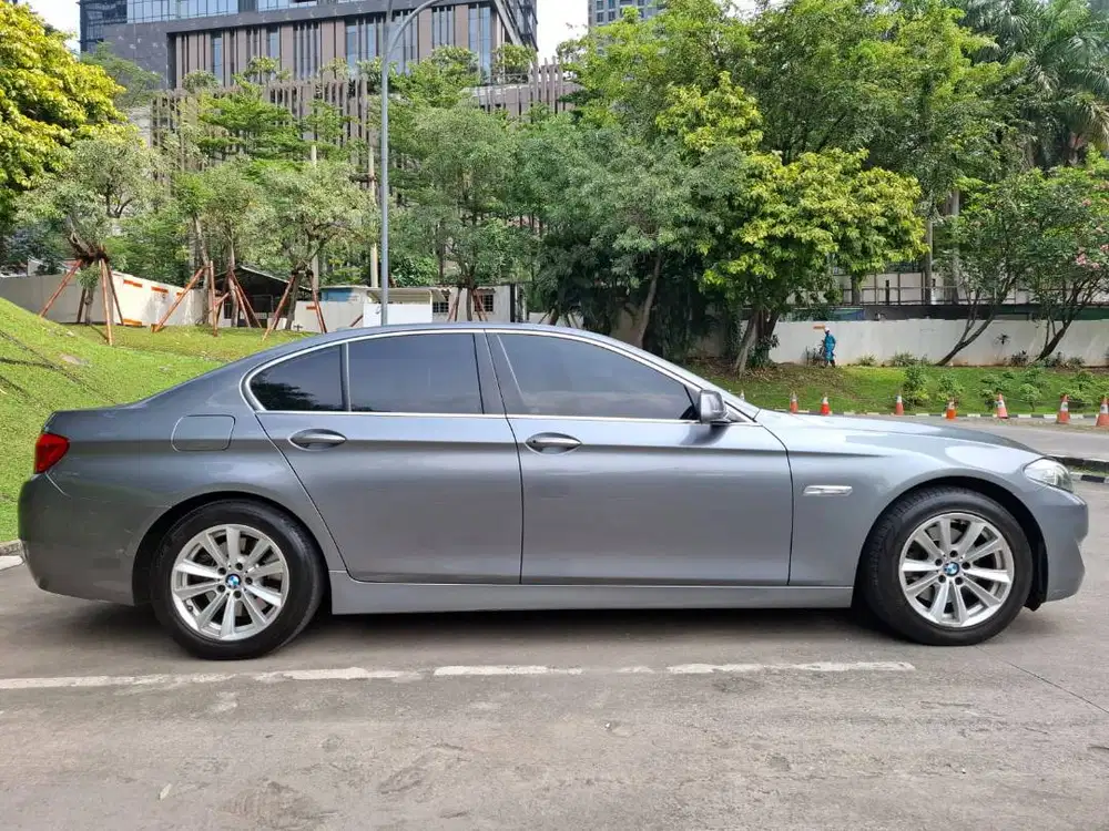 BMW 520D, 2012, Tangan 1, Abu-Abu, Terawat.