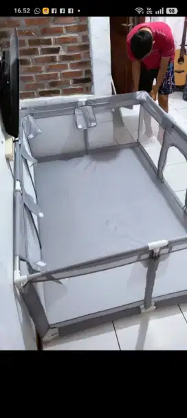Pagar pembatas bayi