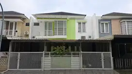 Dijual Rumah SHM Furnished Luas 200 m depan Danau di Citragran Cibubur