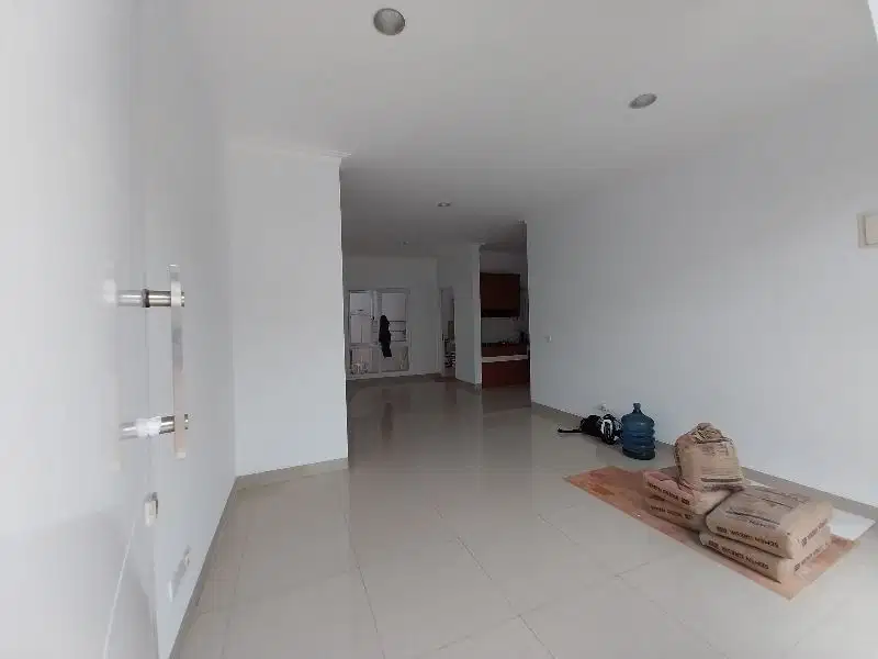 DIJUAL .RUMAH SUDAH RENOVASI DI CLUSTER BARU KOTA WISATA, DEKAT MAL
