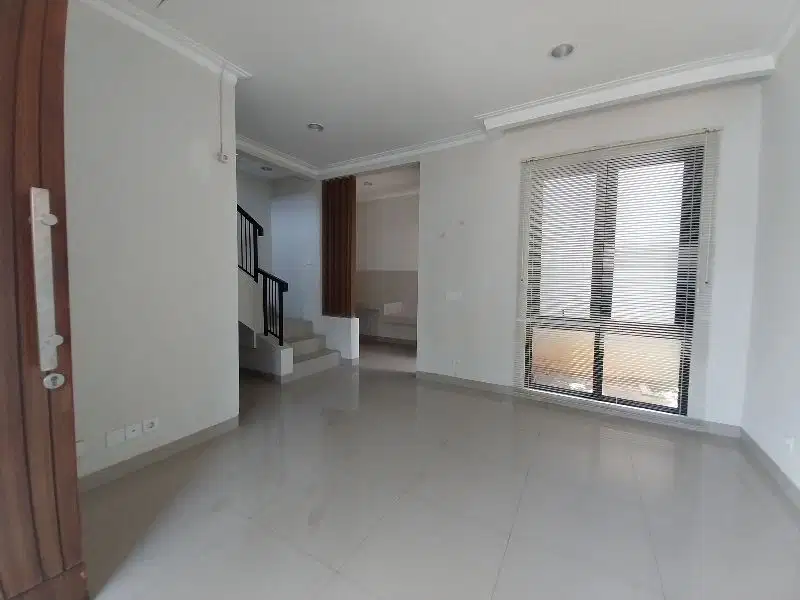 DIJUAL .RUMAH 2 LANTAI DI CLUSTER BARU KOTA WISATA, SIAP HUNI