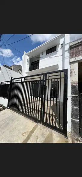 Kencana Loka Sektor 12.5 BSD City Rumah Baru 2 Lantai SHM 1,85 M