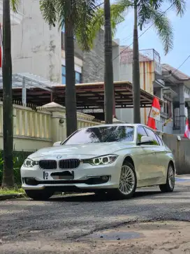BMW F30 320i Luxury edition 2013 kondisi istimewa
