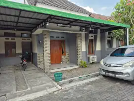 Dikontrakkan 1 Unit Rumah dan Isinya.Hunian aman Dikontrak per 1 Tahun