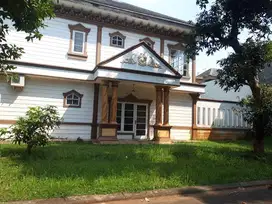 Dijual rumah HOEK di Kota Wisata, depan lapangan Tenis