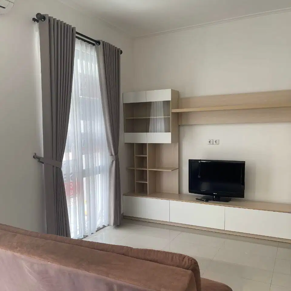 Disewakan Rumah Full Furnish Pik 2