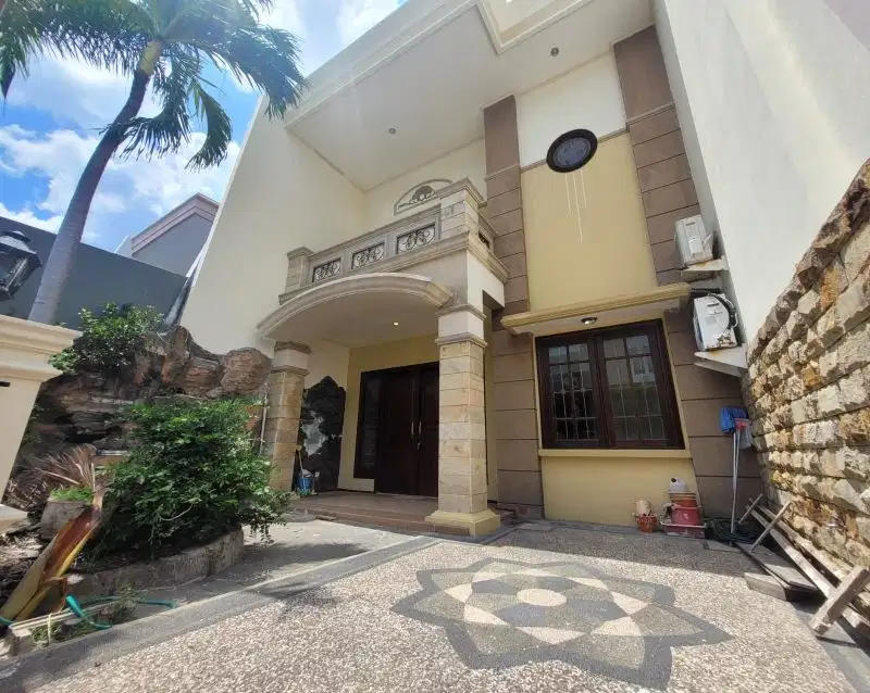 Dijual rumah minimalis 2 lantai Semi Furnish Pakuwon City