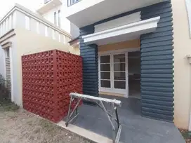 DIJUAL RUMAH DEPAN TAMAN DI KOTA WISATA, SUDAH RENOVASI
