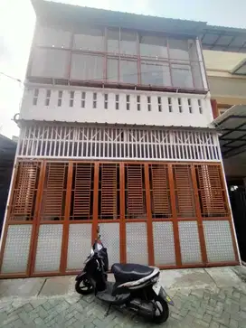 JUAL CEPAT BU Grand Poris Cipondoh Tangerang Rumah 4 Lantai SHM 1,9 M Nego