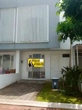 Dijual Rumah di perum Oasia Dian Istana Surabaya