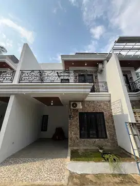 DIJUAL RUMAH 2,5 LANTAI DI CIBUBUR MULAI 800 JUTAAN DP 0% FREE BIAYA
